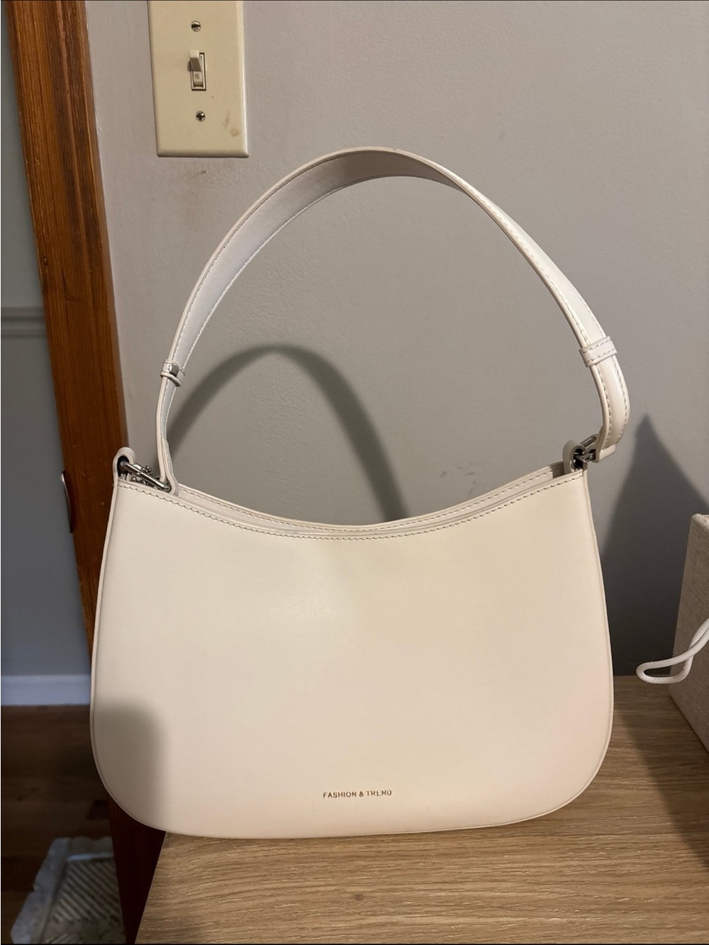Like new leather Cream handbag/Shoulder Bag. Fashion & Trend brand, 11.75 x 8”